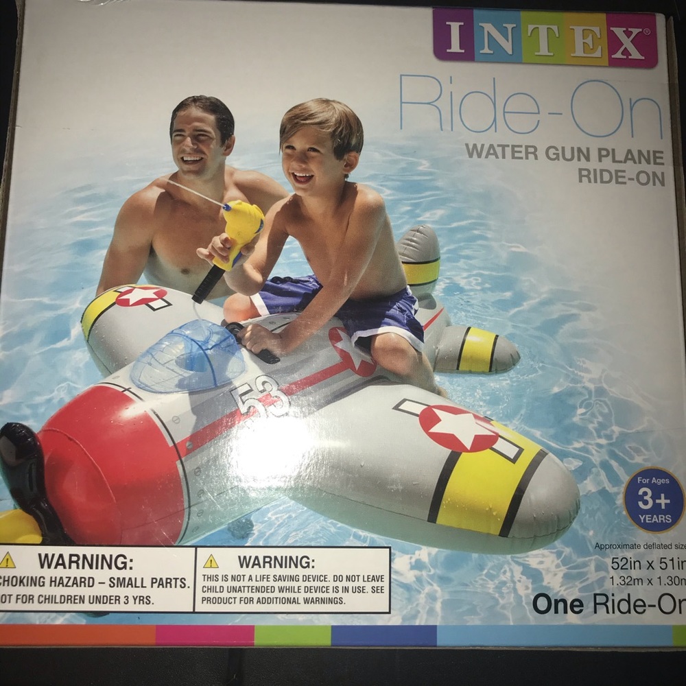 Water gun plane for pool